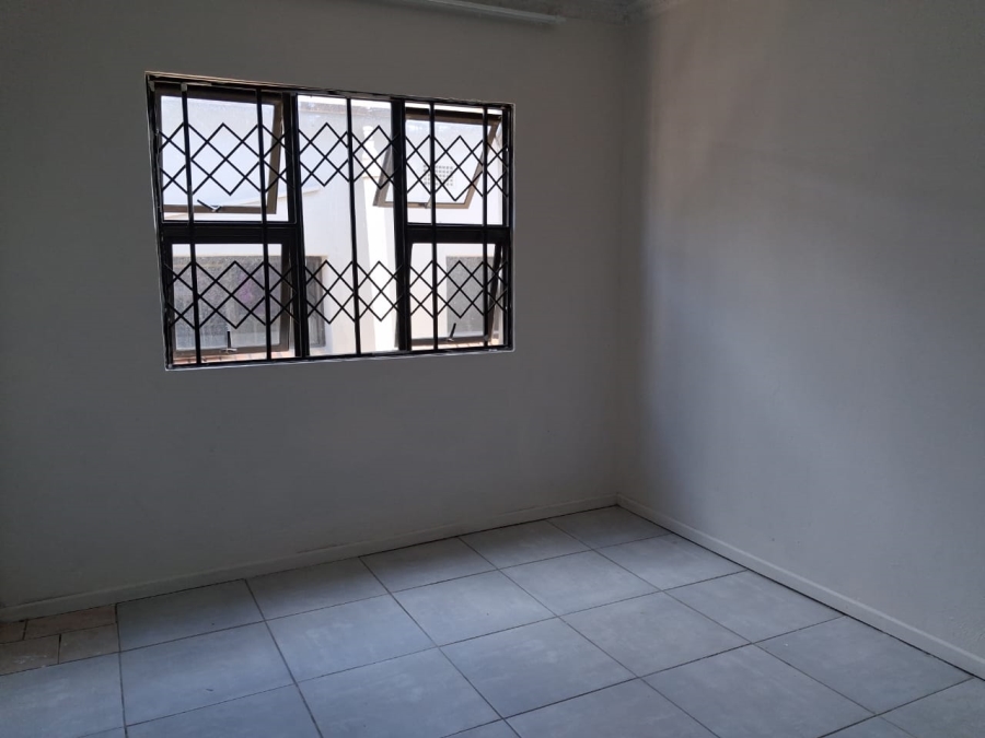 To Let 5 Bedroom Property for Rent in Cambridge Eastern Cape